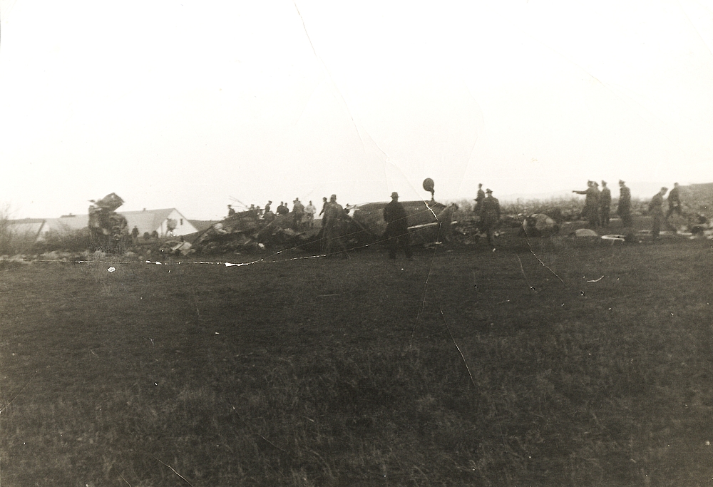 Besættelsen Fårtoft eng. flyver styrtet. 1942 lille