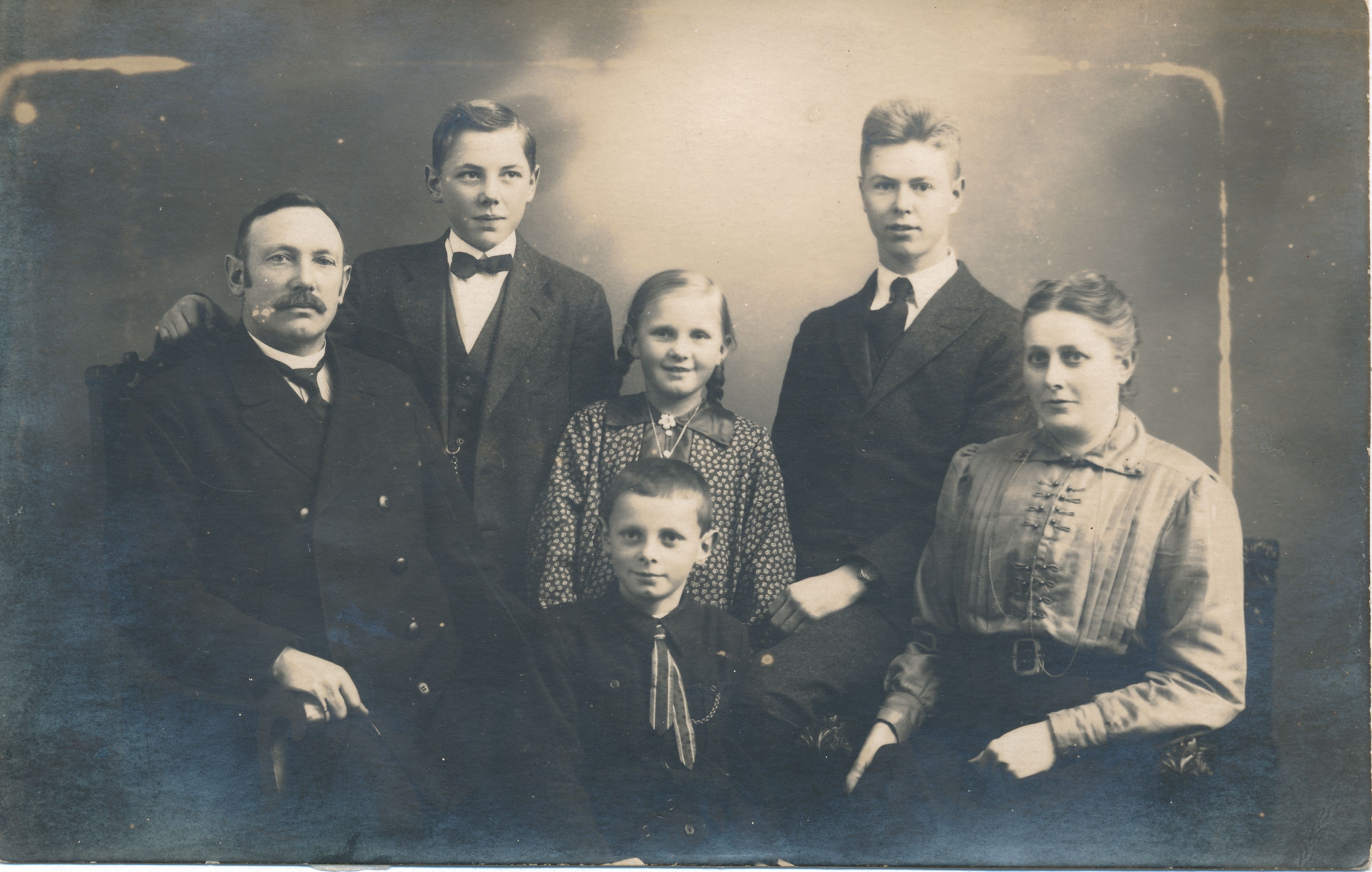 Matrnr 29a Niels Knudsen Krogh og Birgitte Andersen med deres brn