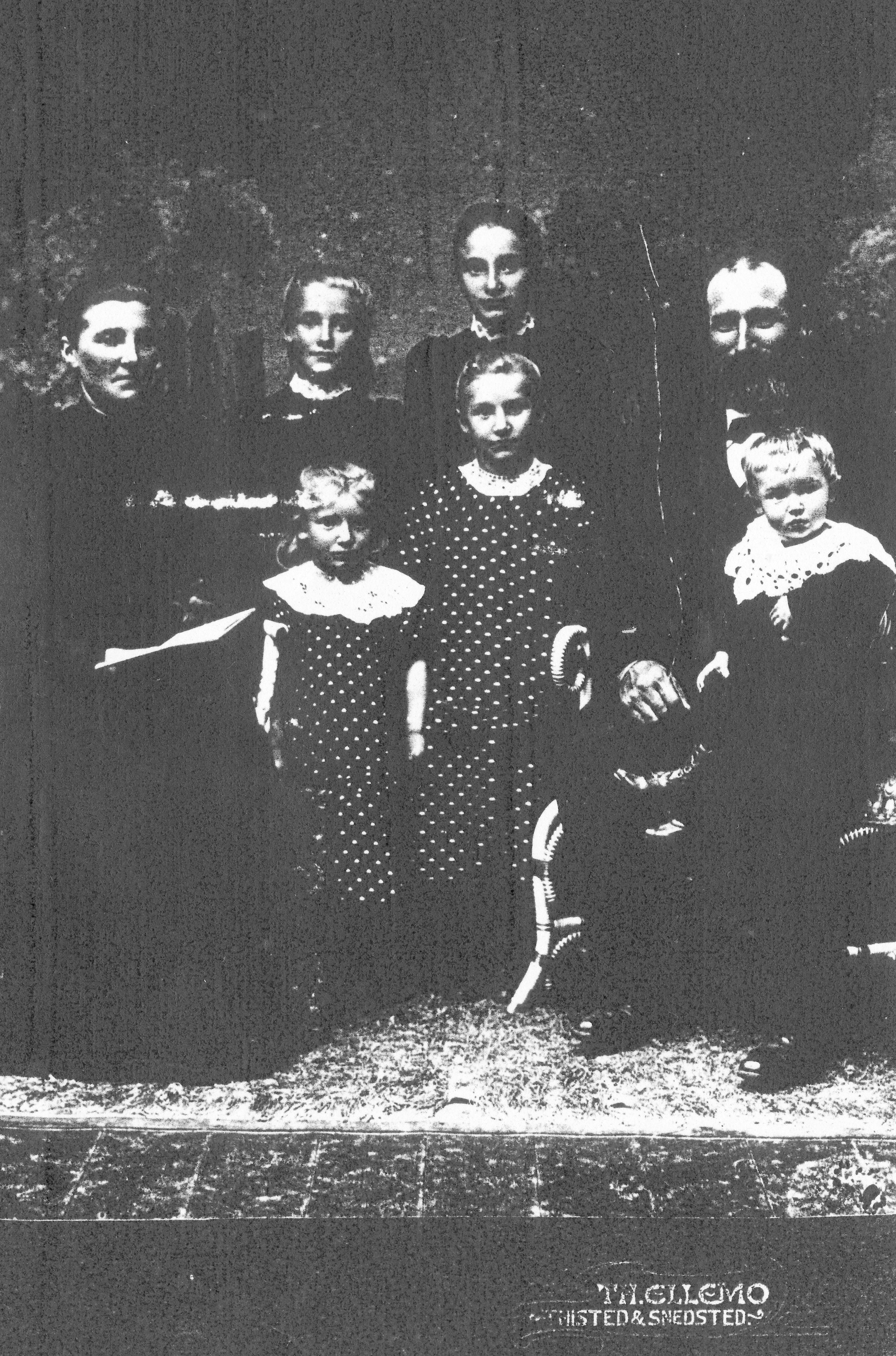 Matrnr 37 Familien Poul og Ane Kirstine Odder