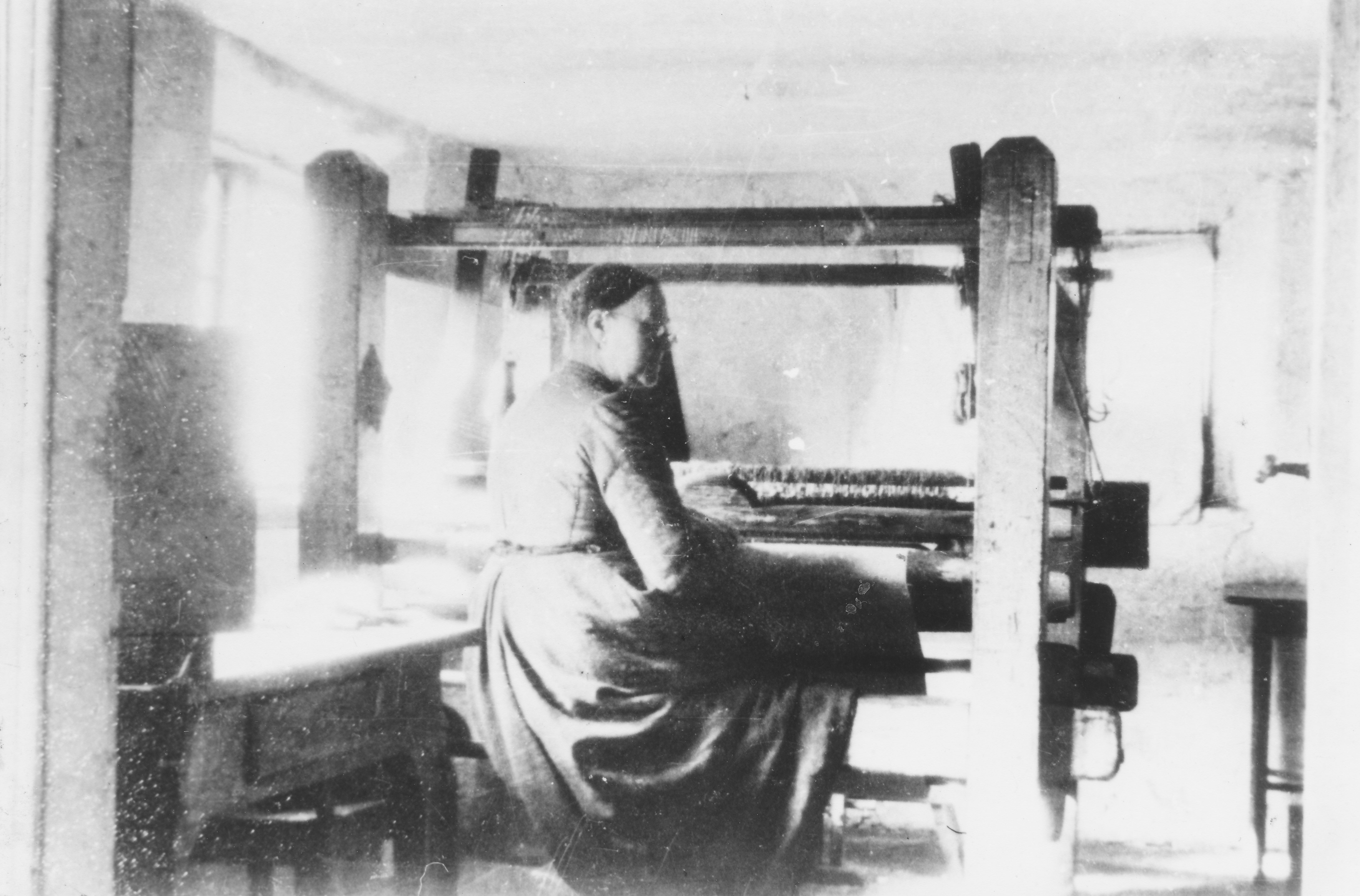 Matrnr 46b Jensine Nordentoft ved vven i den gamle kro
