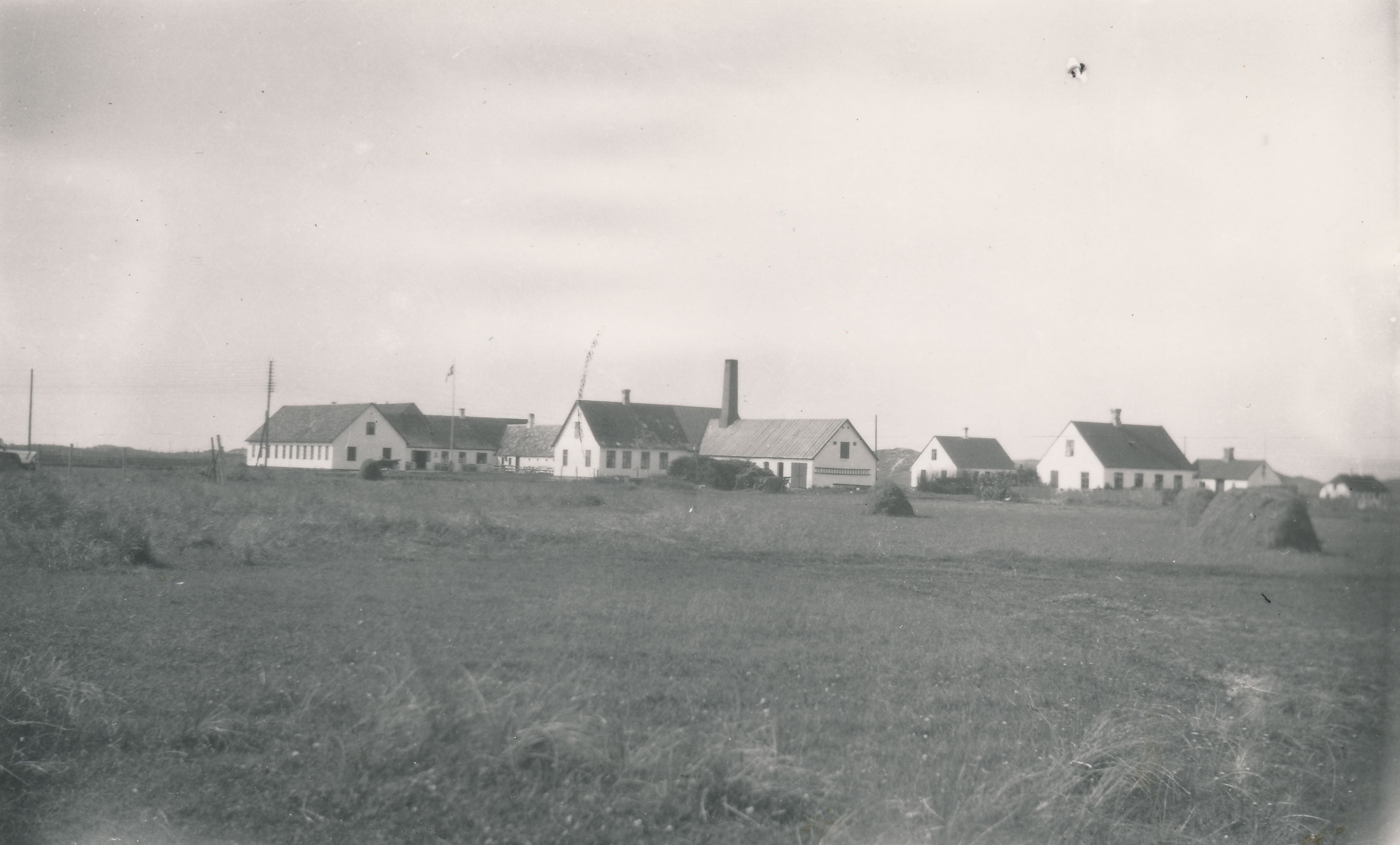 Matrnr 49c Det lille hus til hjre for bageriet o 1930